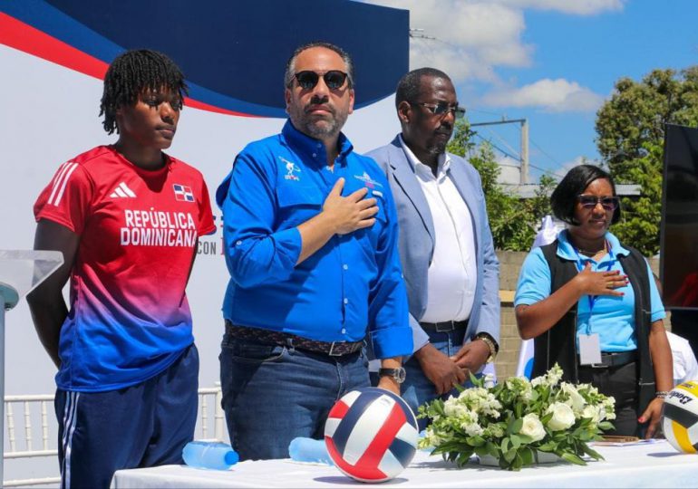 INEFI reconoce a Marileidy Paulino en la escuela donde estudió en Nizao