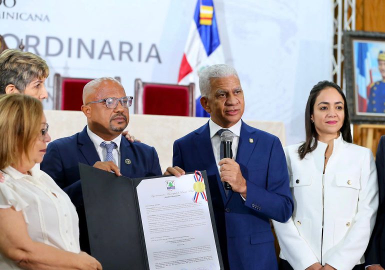 Senado honra memoria de Luperon con sesión extraordinaria en Puerto Plata