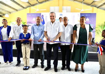 Abinader inaugura escuela básica en Sabana Perdida que beneficiará a 800 alumnos