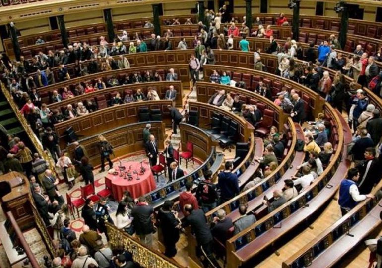 España permite hablar catalán, gallego y vasco en el Parlamento