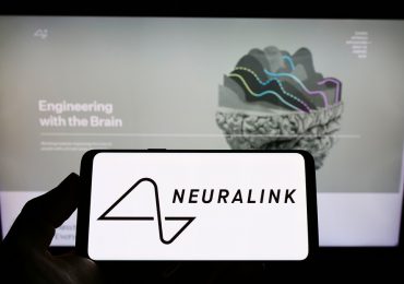 Empresa de Elon Musk recluta voluntarios para su primer ensayo de implante cerebral en humanos