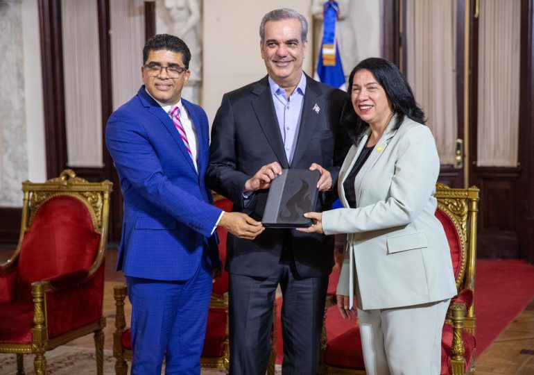 Presidente Abinader celebró “Día de la Biblia” en el Palacio Nacional