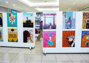 Estudiantes de UNAPEC exponen carteles inspirados en la discografía de Juan Luis Guerra y 440