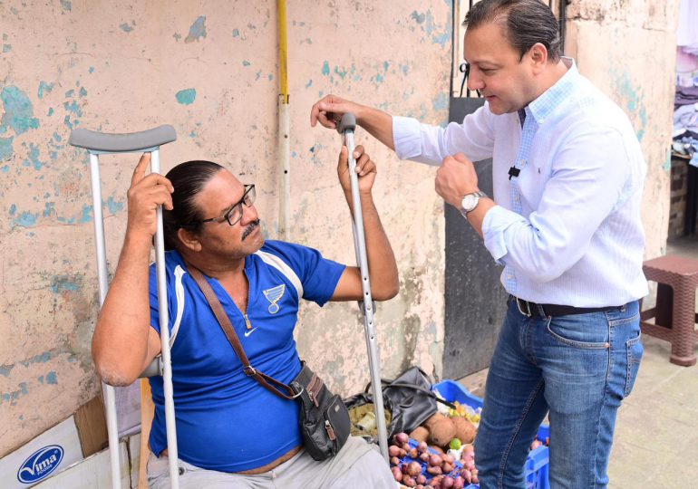 Abel visita barrios Cristo Rey y La Puya; capitaleños se vuelcan en apoyo