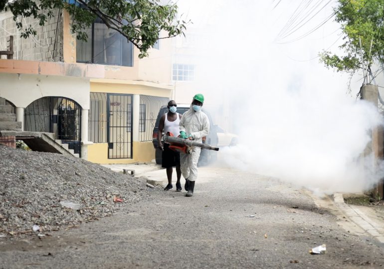 Realizan jornada de fumigación en la provincia Santo Domingo