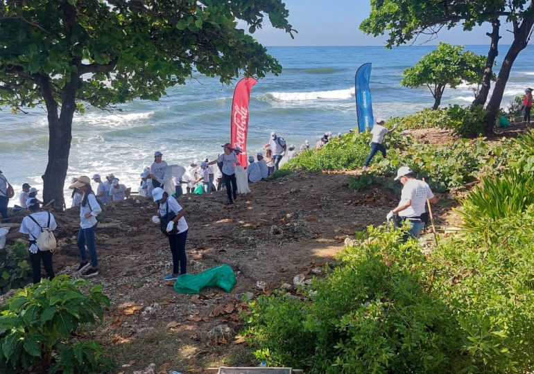 Sector privado, gobierno y universidades realizan jornada “cero residuos” en playa Las Tortugas