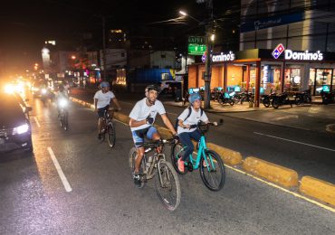 Edesur emplea ciclistas para llamar al ahorro de energía con motivo al mes de la movilidad sostenible