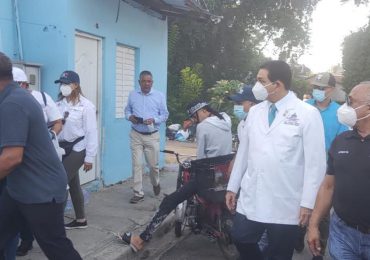 Ministro de Salud Publica encabeza en Santiago jornada de fumigación como prevención contra el dengue