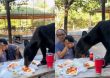 VIDEO | Una familia en México fue sorprendida por un oso mientras disfrutaban de un picnic