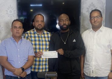 Brea Frank hace entrega de 1 millón de pesos recaudados en radio maratón “SOS San Cristóbal”