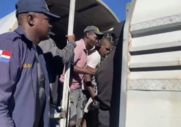 VIDEO | Migración interviene a Loma de Blanco en Bonao; detiene 118 nacionales haitianos ilegales