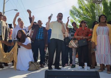 Carlos Peña encabezó convocatoria de oración en Dajabón