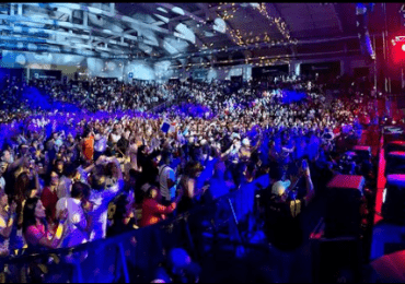 VIDEO | Rubén Blades canta y encanta con su concierto "Salsaswing Tour", en Santo Domingo