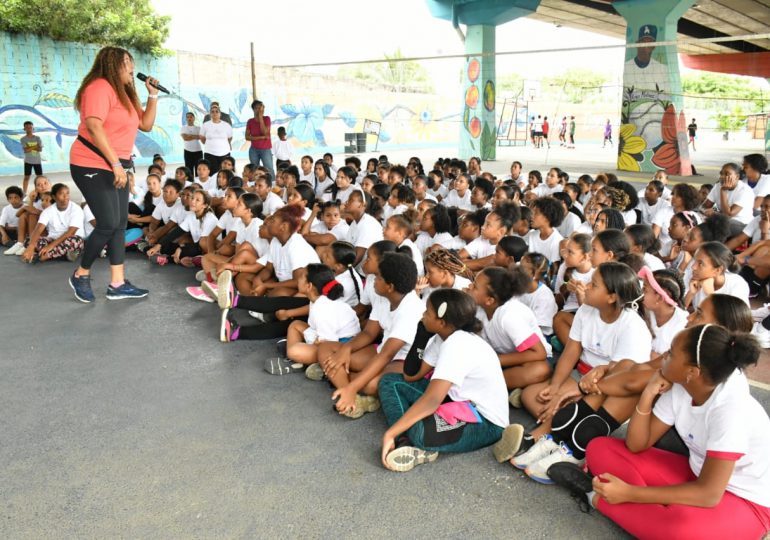 Las Reinas del Caribe alertan a  niñas y adolescentes sobre daños de maternidad temprana