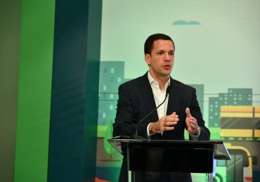 Hugo Beras aborda avances de movilidad en foro “La Ciudad con Miras a Conexiones Sostenibles”