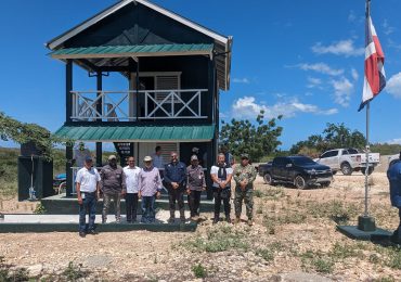 Ministro Ceara Hatton sostiene encuentro con familias reubicadas de la Reserva de Vida Silvestre Laguna Saladillo 