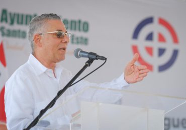 Alcalde Manuel Jiménez y Fuerza Aérea inauguran composición monumental dedicada a Fernández Domínguez