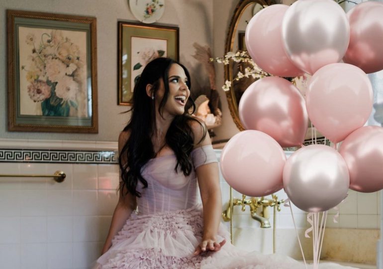 Mariela Encarnación luce como una “quinceañera” al celebrar sus 44 primaveras