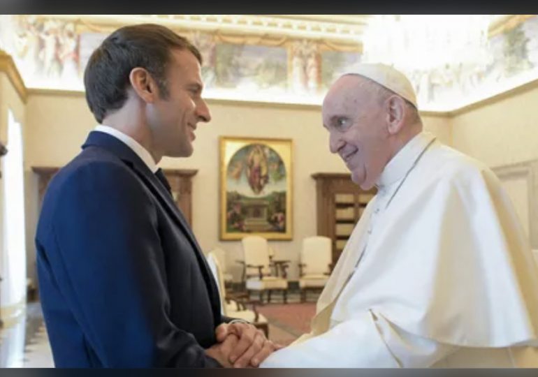 Macron asistirá a multitudinaria misa del papa Francisco en Marsella pese a críticas