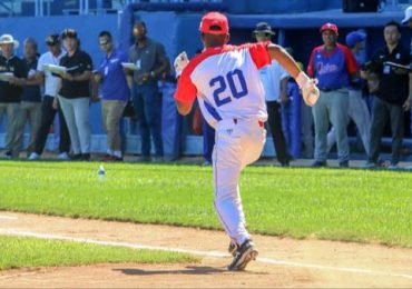 Cazatalentos evalúan a beisbolistas en primer tryout oficial en Cuba