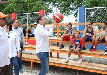 Alcaldía Santiago dio su total respaldo a torneo de baloncesto en Jardines del Oeste