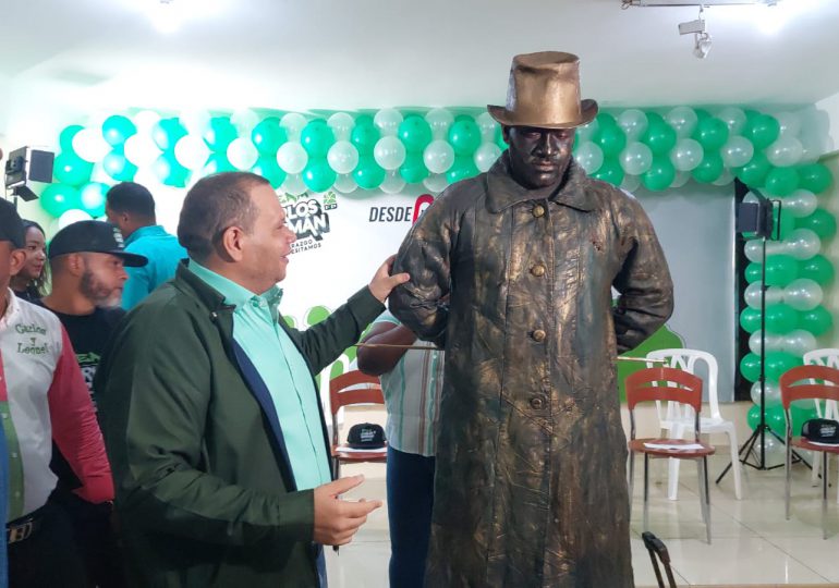 VIDEO | Alcalde Carlos Guzmán recibe apoyo de más de 100 artistas urbanos de SDN