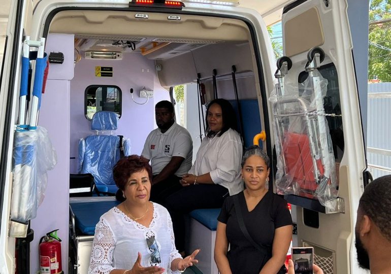 Presidente Luis Abinader dona ambulancia al Hospital Municipal de Andrés, Boca Chica