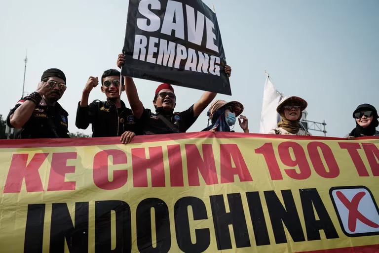 "Salven nuestro hogar": pueblo indonesio se opone a ser desalojado ante proyecto de una fábrica China