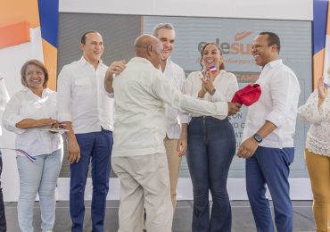Abinader inaugura cinco proyectos eléctricos de Edesur en San Juan