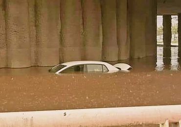 Autos sumergidos y caos: los estragos de las inundaciones en la ciudad mexicana de Guadalajara