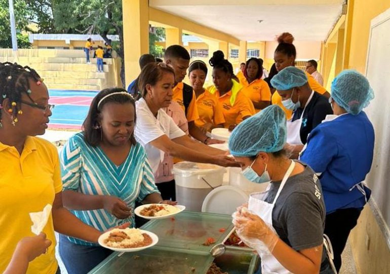 Por primera vez, estudiantes de PREPARA empiezan a recibir alimentación escolar los fines de semana