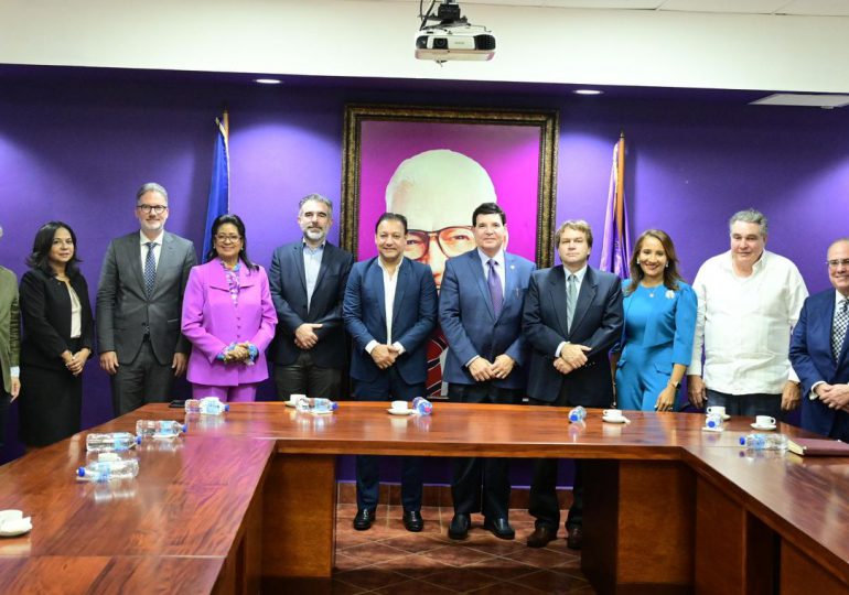 Directiva AIRD visita Casa Presidencial PLD; se reúne con Abel Martínez