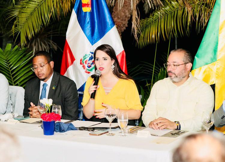 Embajada Dominicana celebra Mesa Redonda con prominentes empresarios de Jamaica