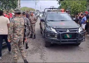 VIDEO | Persecución con disparos, Ejército detiene jeepeta llena de haitianos en Santiago Rodríguez