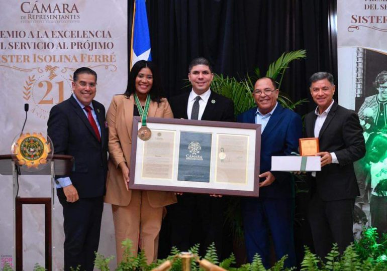 Consulado Dominicano en PR felicita a Aileen Rivera Rijo, galardonada en Premio Sister Isolina Ferré a la Excelencia del Servicio al Prójimo 2023