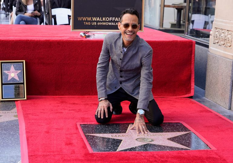 Marc Anthony recibe estrella en el paseo de la fama de Hollywood