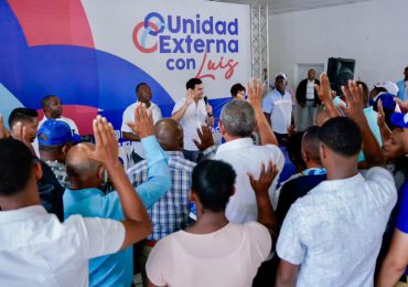Roberto Ángel juramenta 50 presidentes de comité de base del PLD en La Caleta