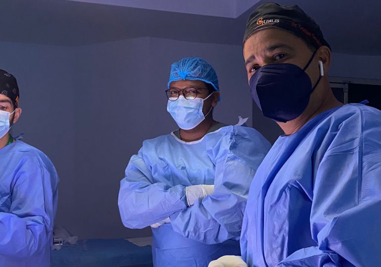 Especialistas del Grupo Urus realizan primeros procedimientos de prostatectomía radicales robóticas en la Capital