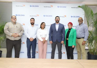 World Vision y Gildan firman convenio para el empoderamiento de la mujer dominicana