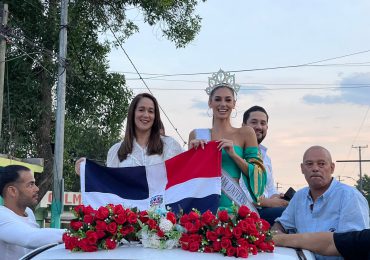 Miss República Dominicana recorre las calles de la provincia Sánchez Ramírez