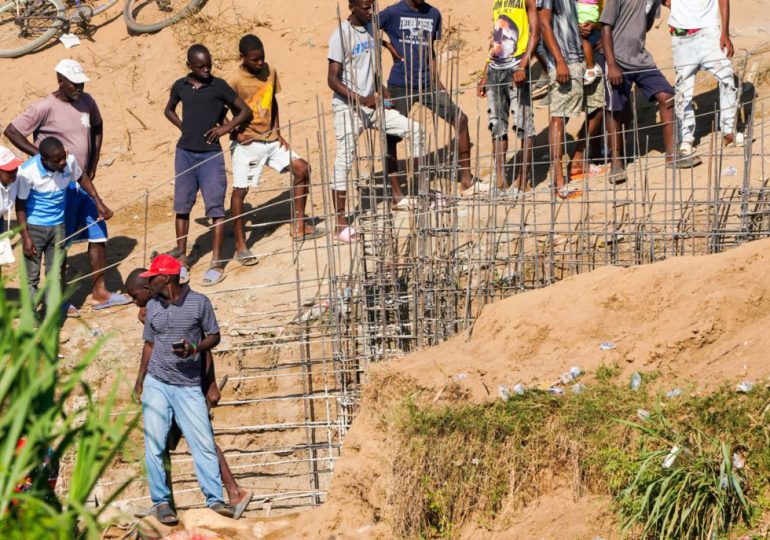 VIDEO | Haitianos desafían a RD y continúan construyendo canal en río Masacre