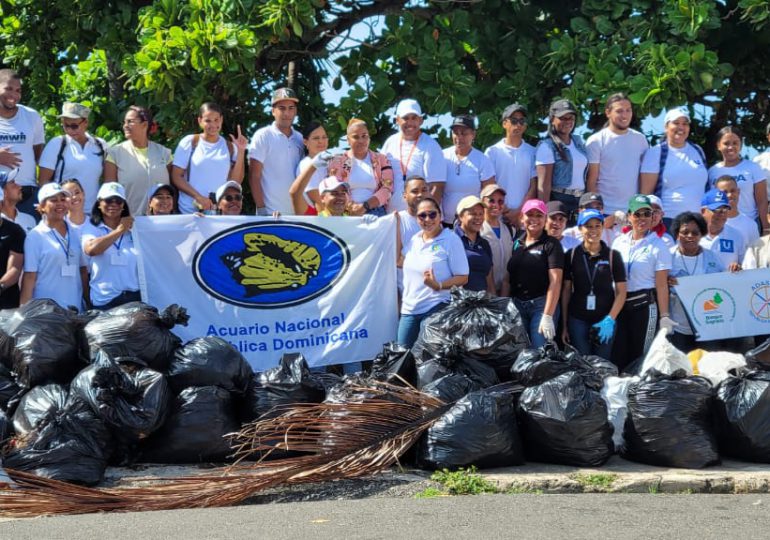 Acuario Nacional realiza jornada de limpieza de playas y costas