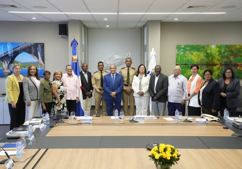 INFOTEP entrega reconocimiento al mayor general Otaño Jiménez por aportes como miembro de la Junta de Directores