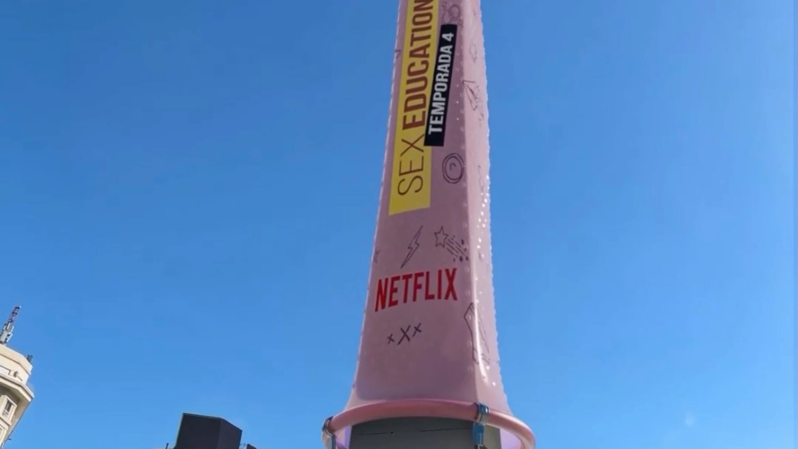 “colocan” Preservativo Gigante Al Obelisco De Buenos Aires Para Promocionar Nueva Temporada De 1662