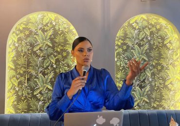 Periodista Grace Reyes anuncia movimiento político y social “Mujeres de Pie”