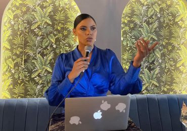 Periodista Grace Reyes anuncia movimiento político y social “Mujeres de Pie”