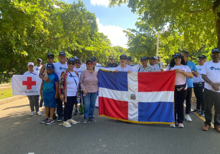 Universidad UTE realiza caminata familiar por la familia