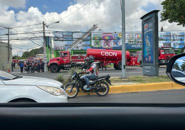 Se incendia ferretería en la Av. Nuñez de Cáceres del DN