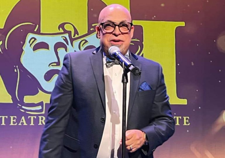 Actor Dominicano Octavio de la Rosa gana Premio  ATI  “Mejor Actor “con la obra  “Solo Descansa” de Quemacalle Teatro