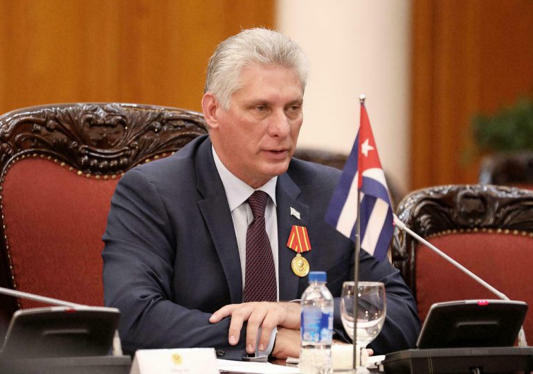 Presidente de Cuba acusa a EEUU de "asfixiar" a la isla